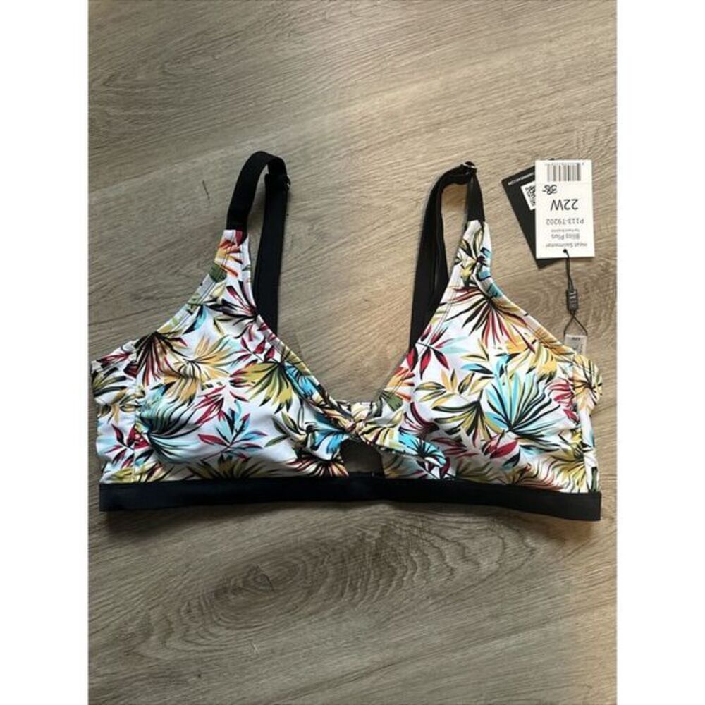 Heat‎ Swimwear Bikini Top 22W NWT adjustable straps clasp closure